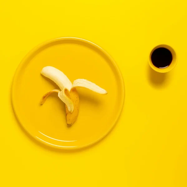 Camping Rezepte: Banane mit Schokosoße – süßer Snack für unterwegs