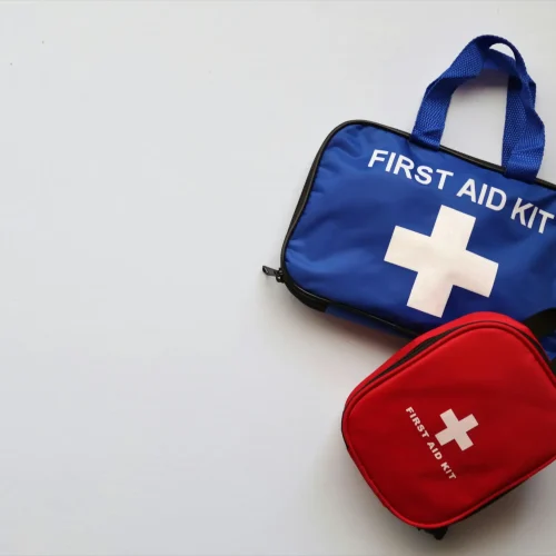 Wildcamping & Sicherheit – Erste-Hilfe-Set für unterwegs Wildcamping: Kompaktes First Aid Kit als essentielle Notfallausrüstung